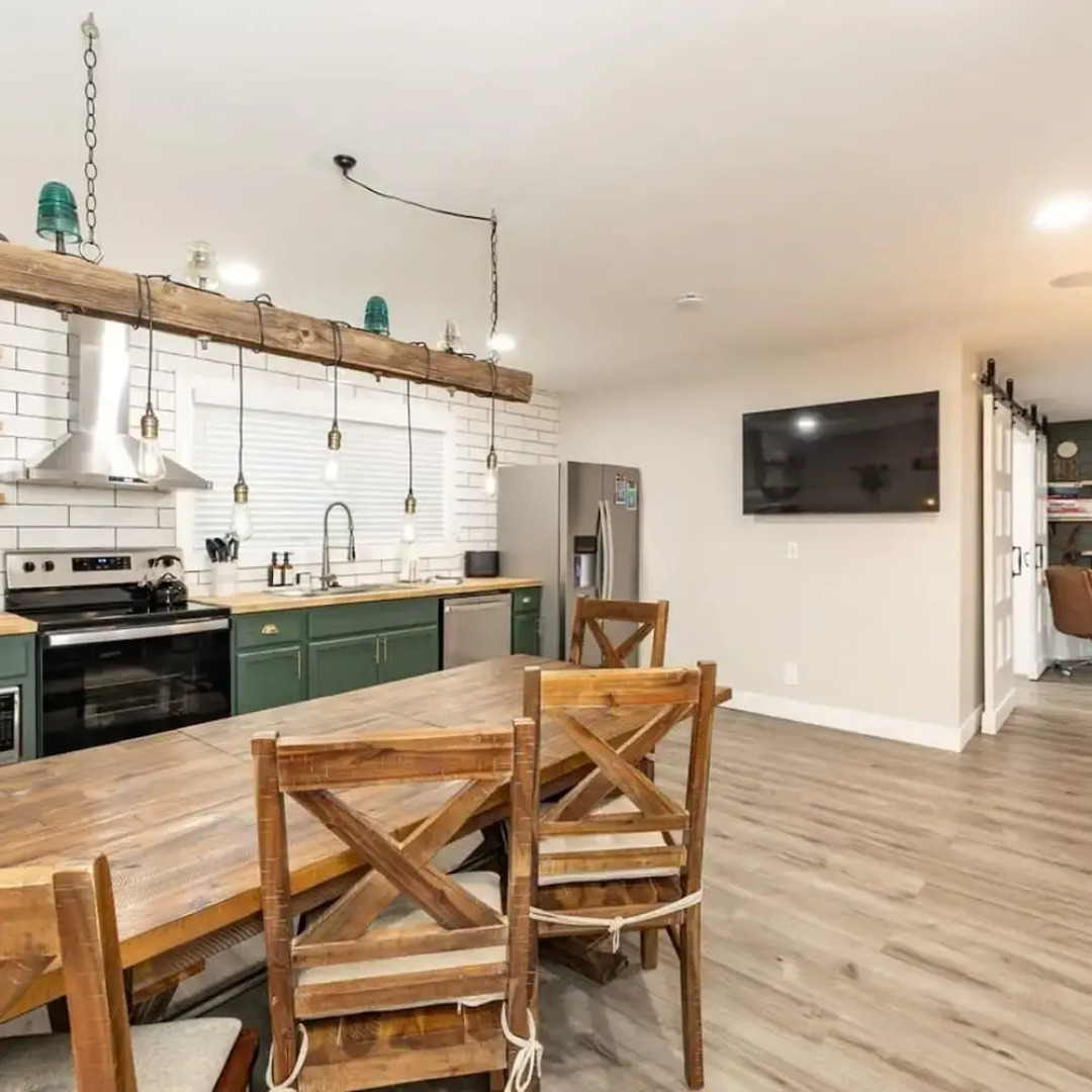 Spacious 4BR Home Near Grand Canyon Sleeps 10