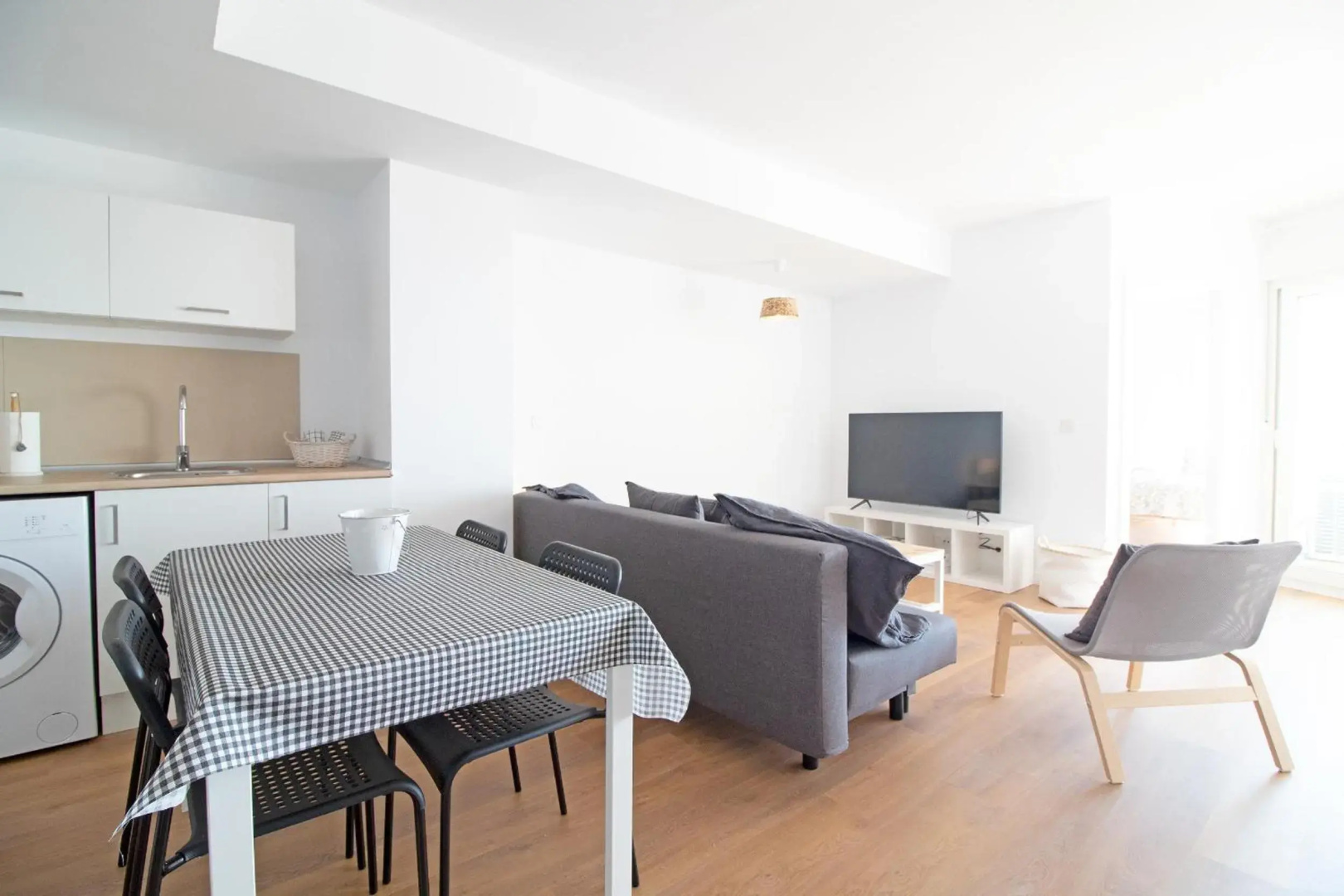 Global Properties, Moderno apartamento con terraza y vistas al mar