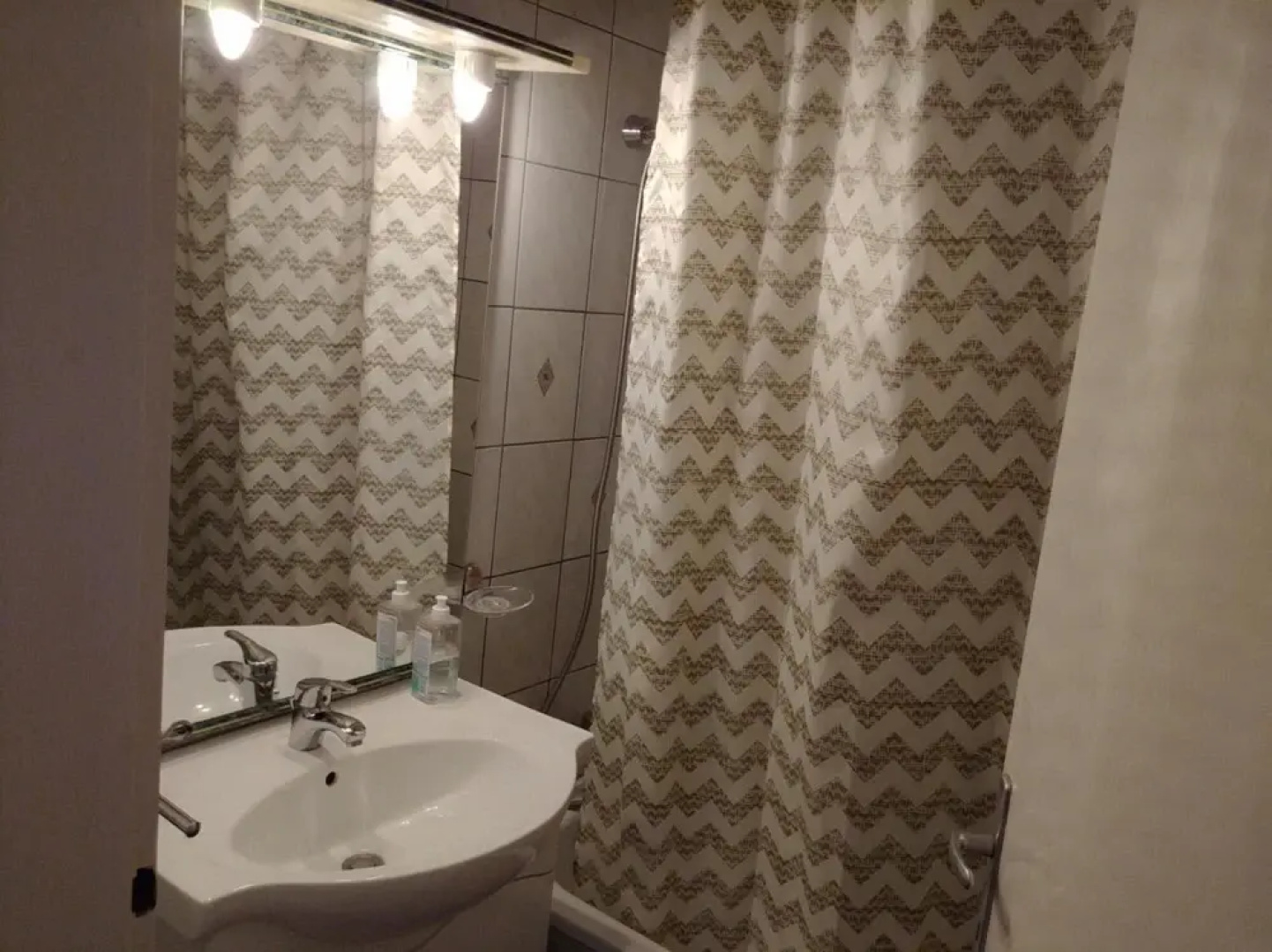 Crystal Apartement F