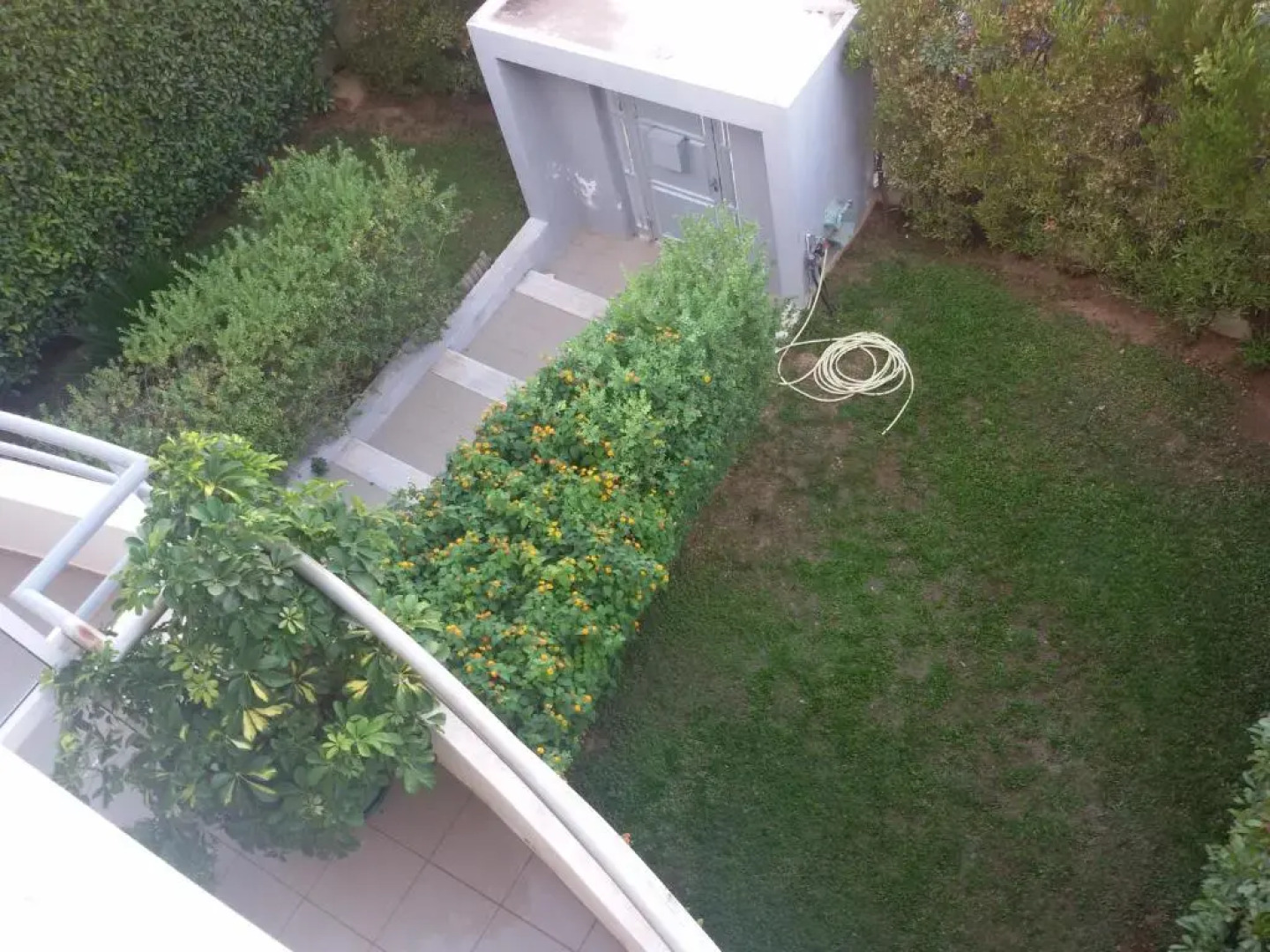 Sea & City - 10 min drive to the beach & Athens Airport