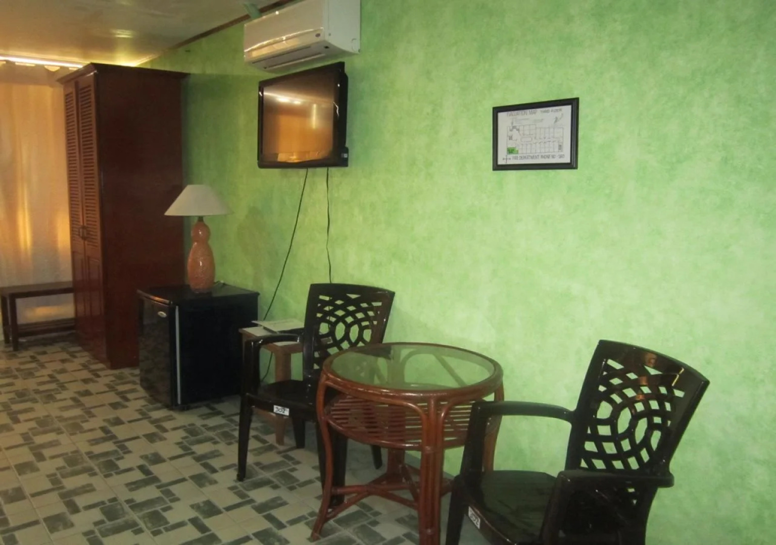 Plaza Maria Luisa Suites Inn