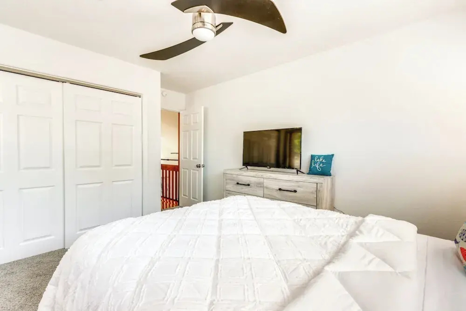 Swim & Boat Docks: Lakefront Gem in Bella Vista!