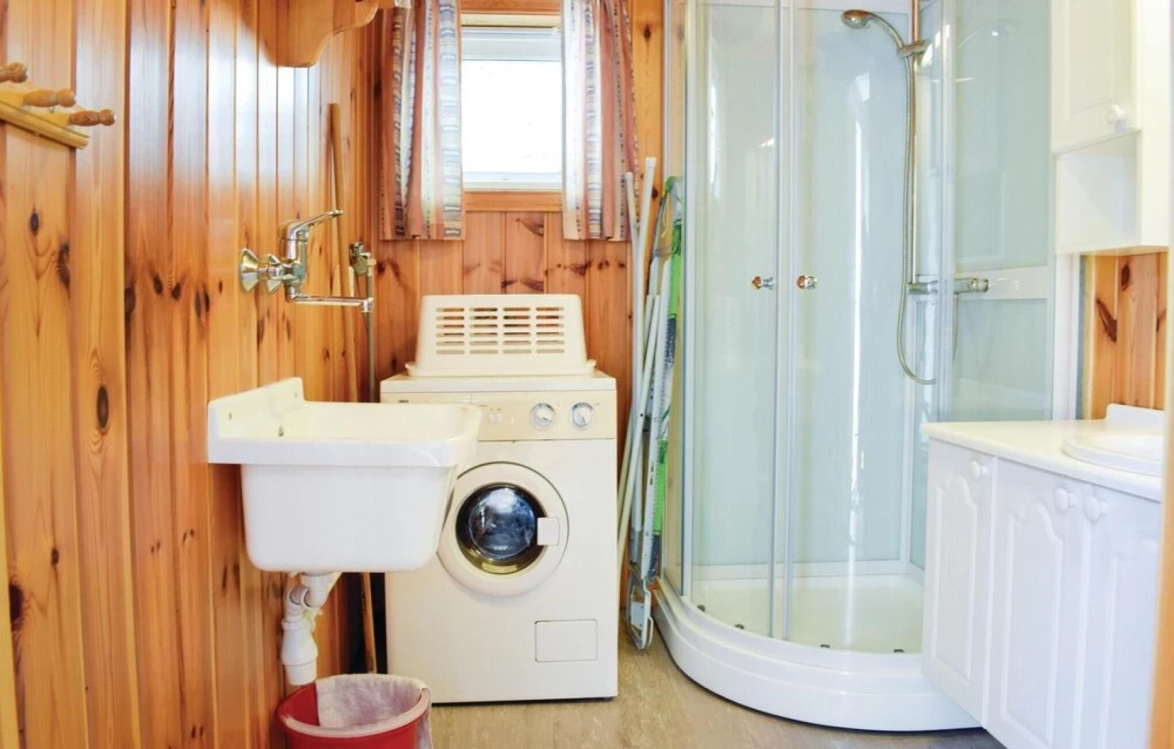 Stunning Home in Lyngdal With 4 Bedrooms