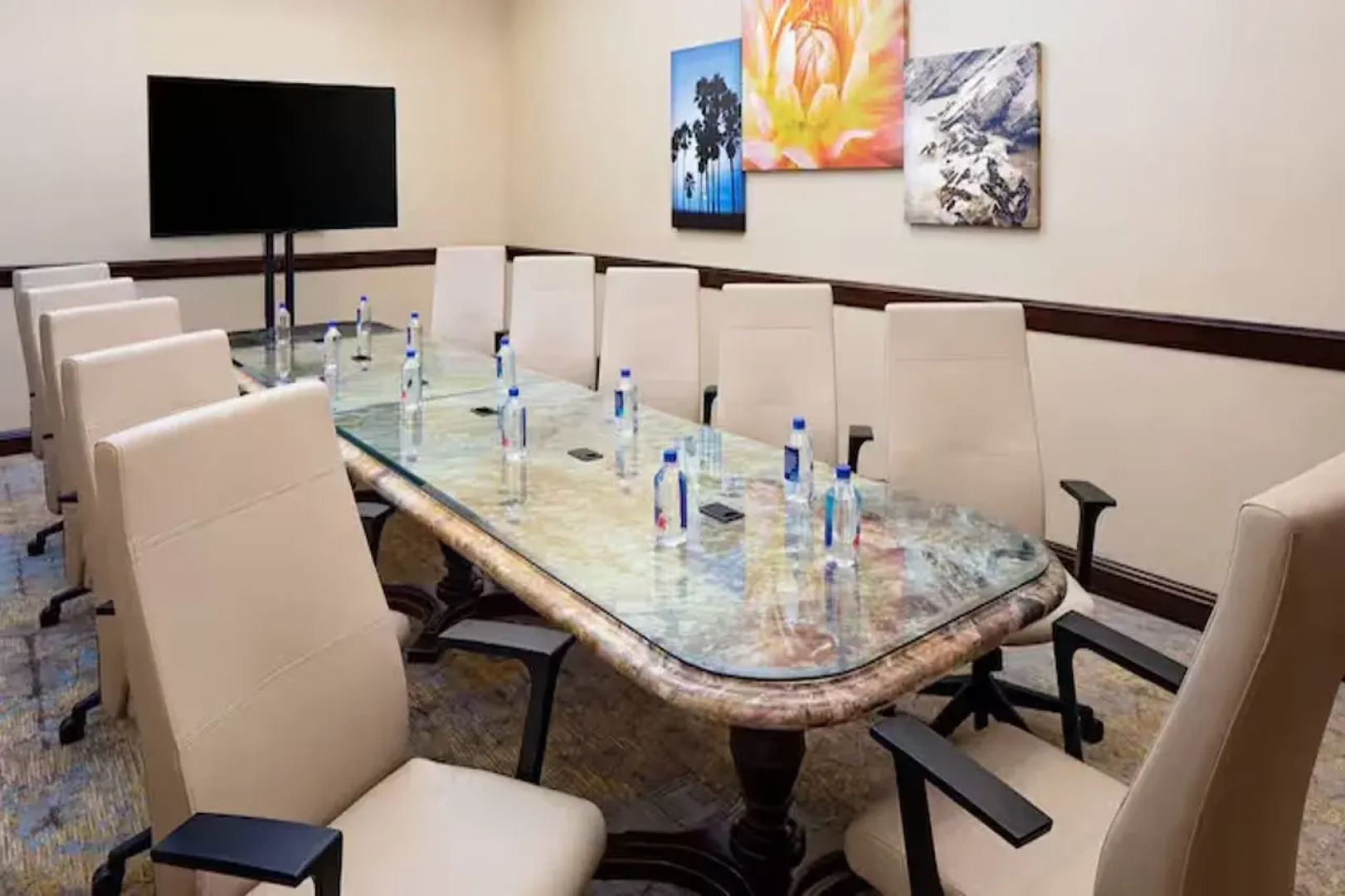 Hotel Zessa Orange County Airport, a DoubleTree by Hilton