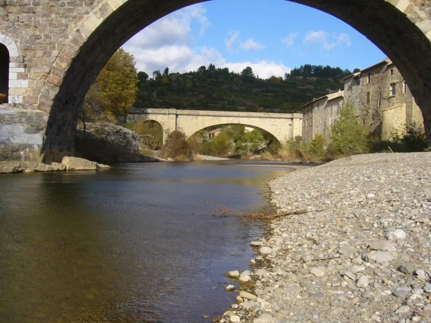 House La France -Ramparts & Riverside Apartment