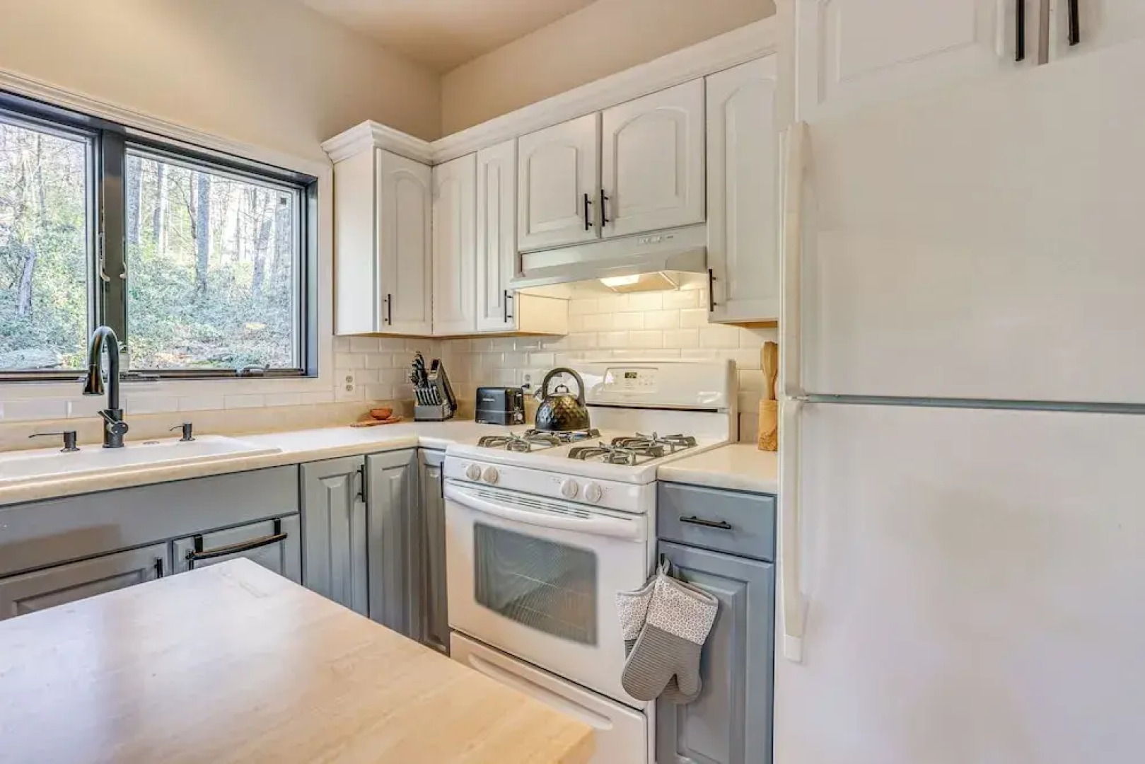 Secluded Kerhonkson Retreat With Deck + Views!