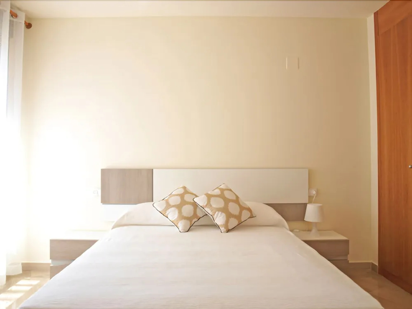 ApartUP Yellow Opera View