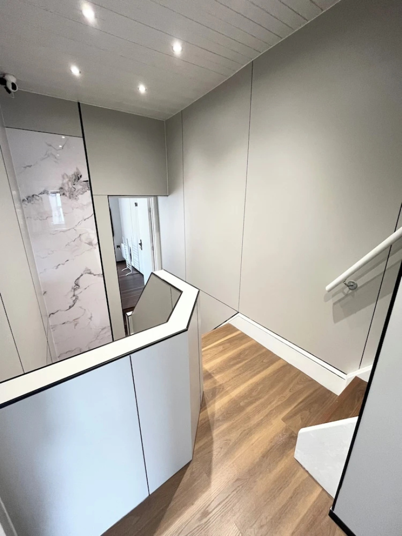 OYO Welsh Holiday Accommodation - Modern Stay
