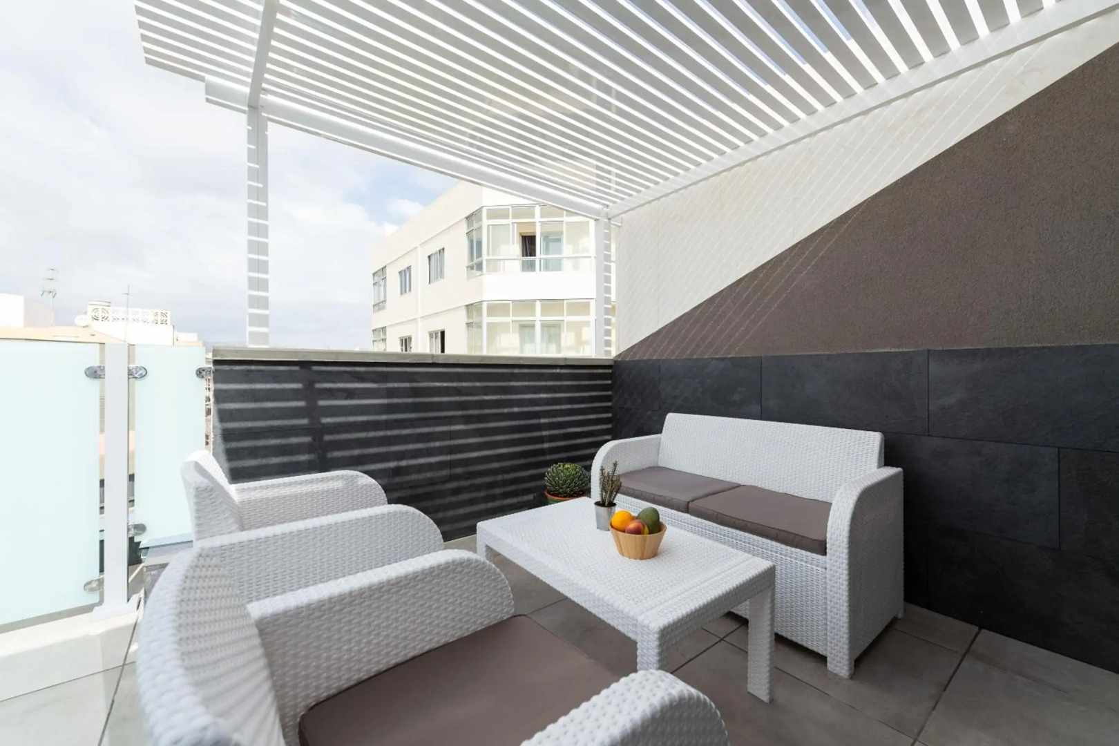 Durmiendo sobre el mar, Vivienda Los Riscos