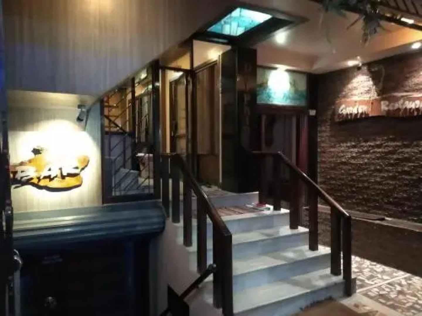 Dolphin Hotel