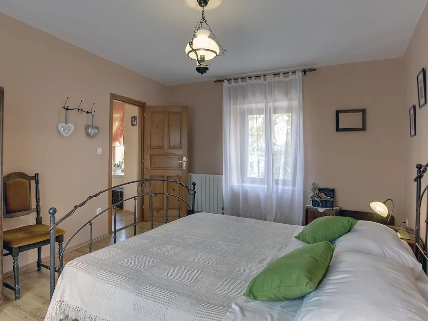 Well Maintained Holiday Home With Private Heated Pool Near the Beach