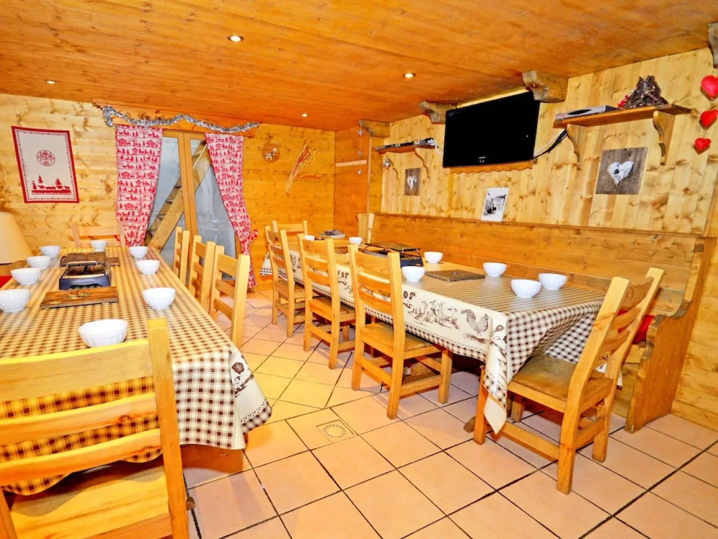 Luxurious Chalet in Champagny-en-vanoise Near Ski Area