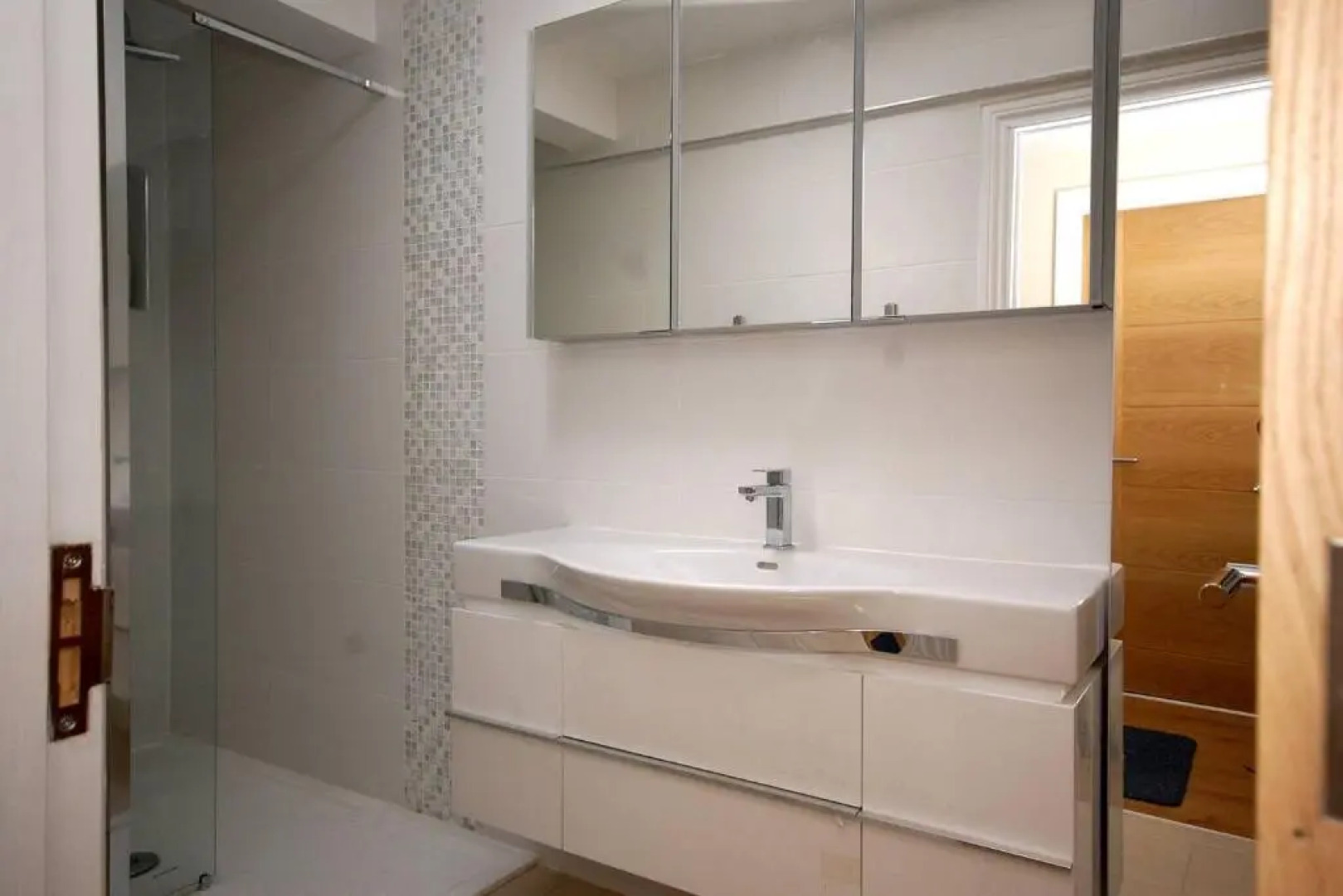 Broxbourne Two-Bedroom Apartment Close To Amenities