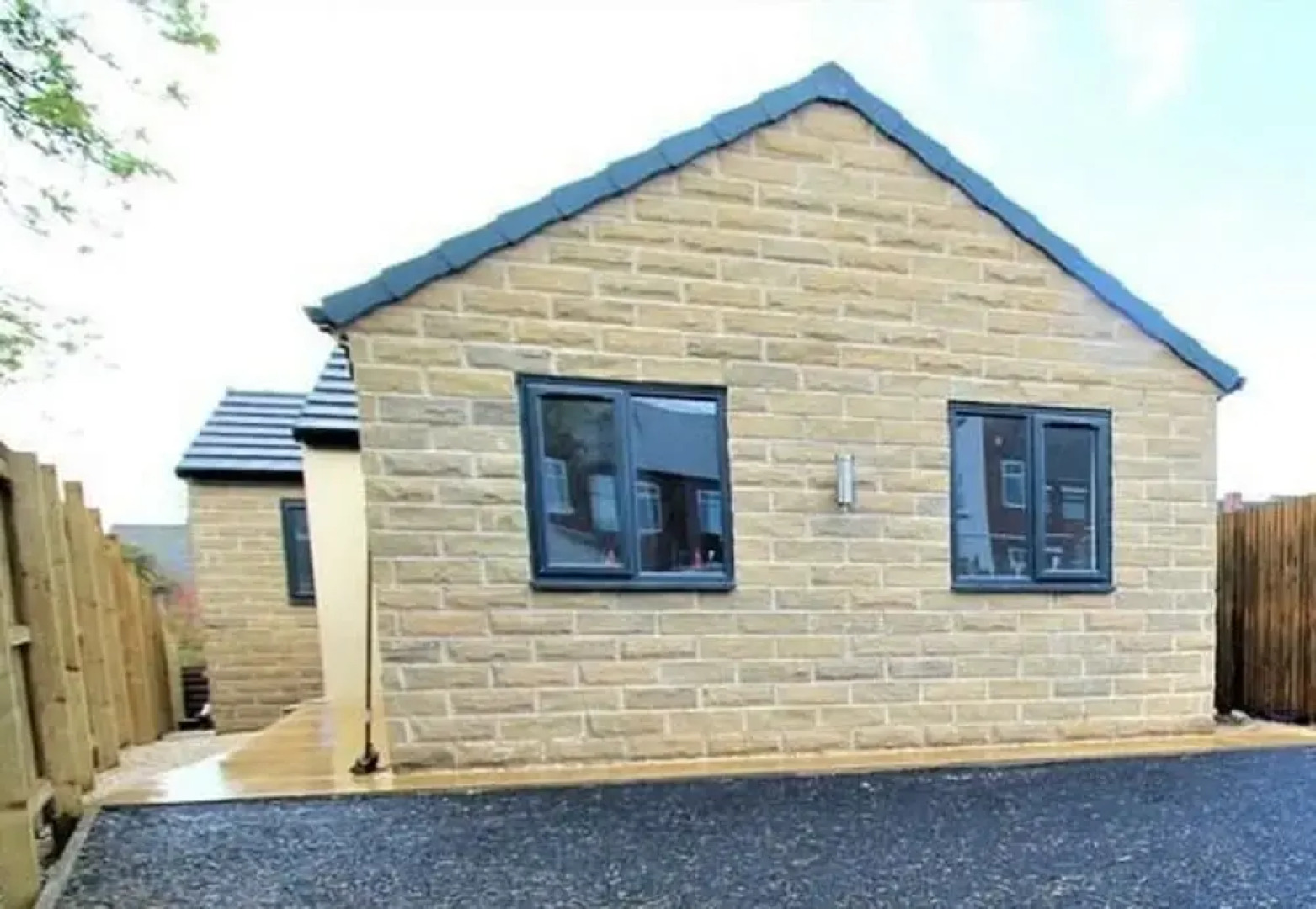 2 Bed Bungalow - Large Enclosed Garden - New Build