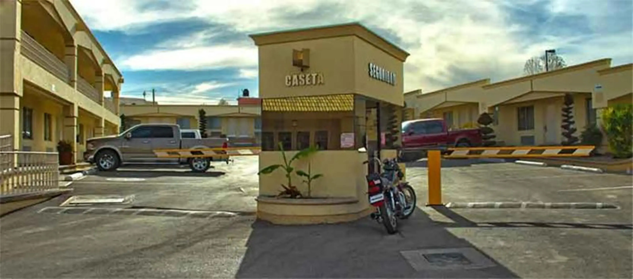 Hotel El Cason and Suites