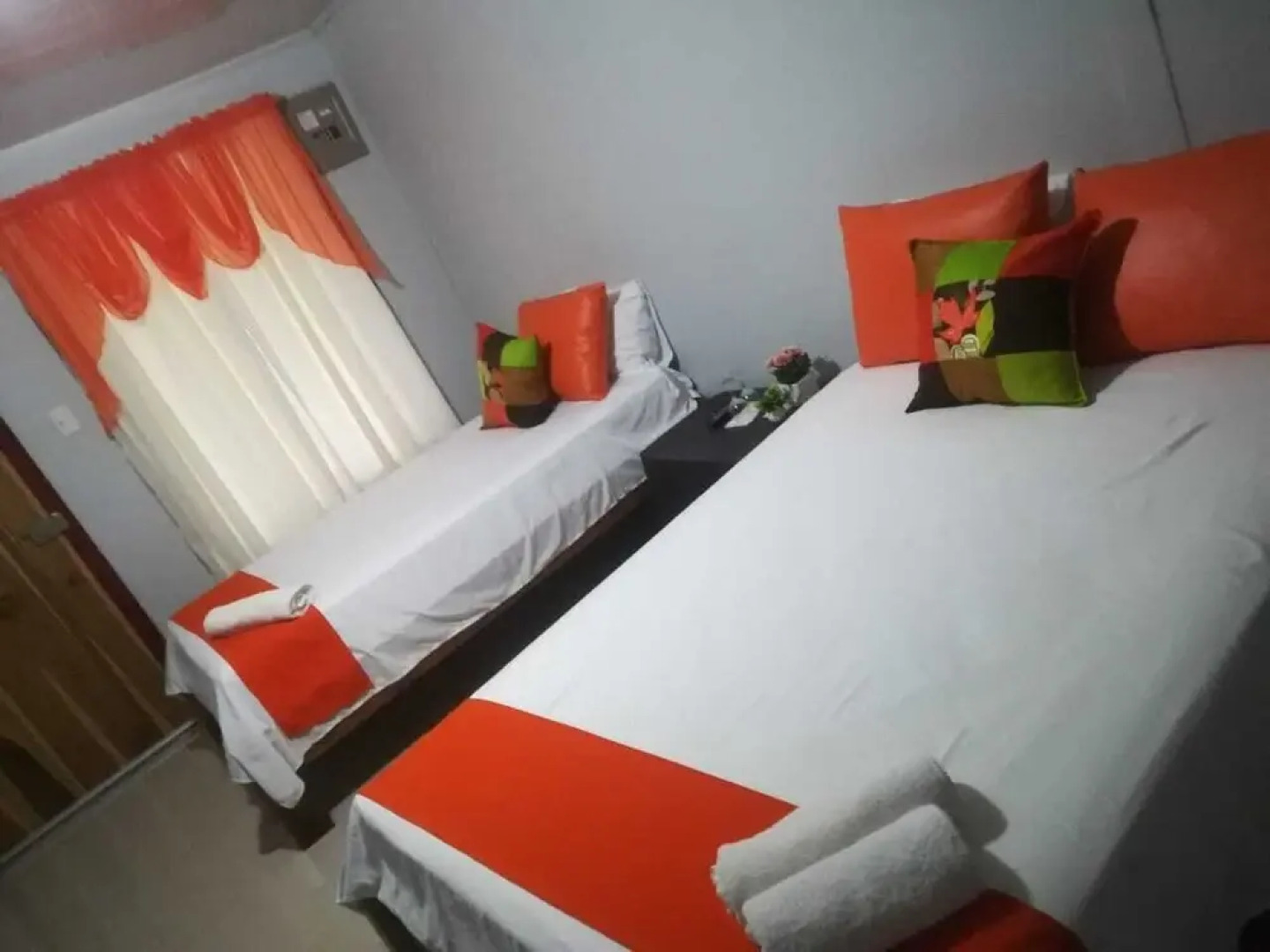 Soda y Cabinas El Parque