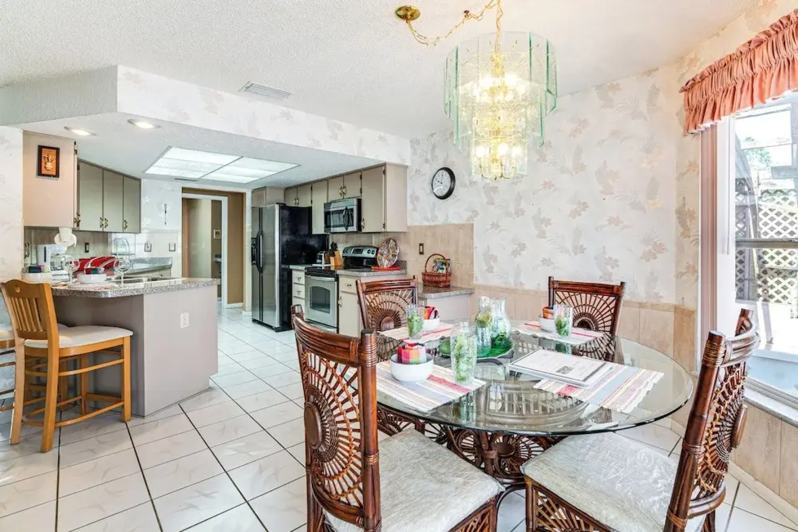 3 Mi to Weeki Wachee Springs SP: Poolside Oasis!