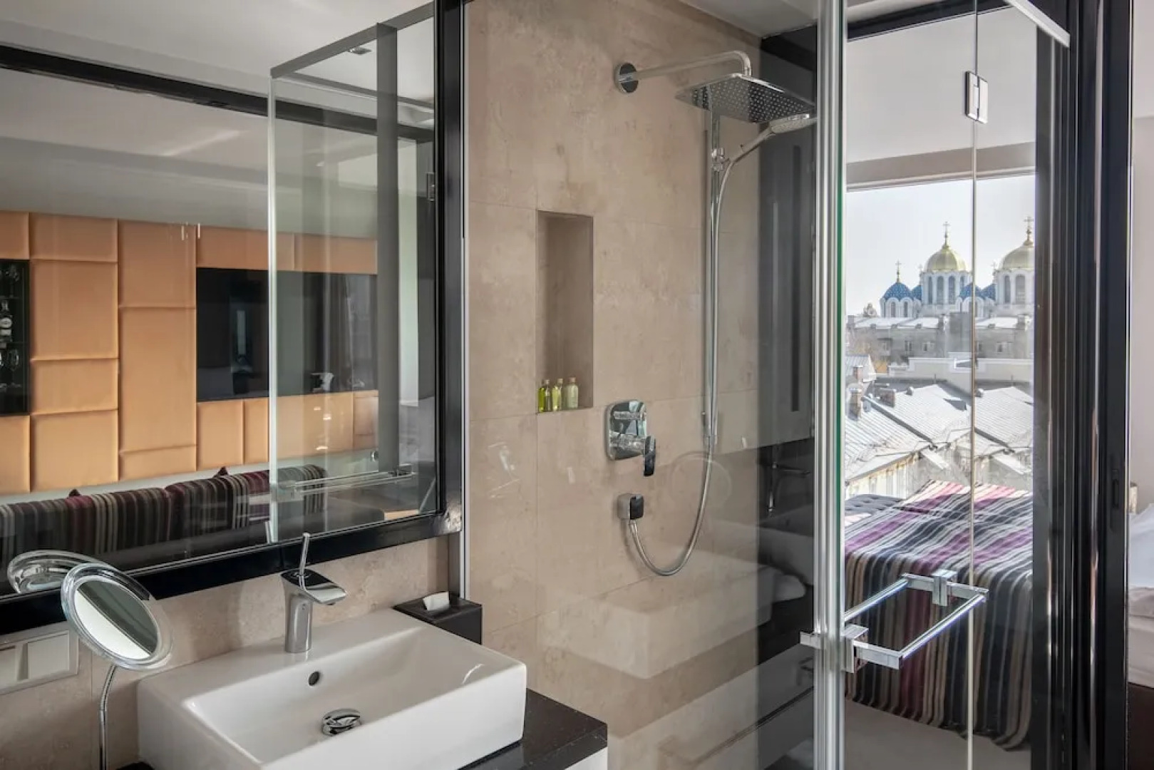 Дизайн-отель 11 Mirrors