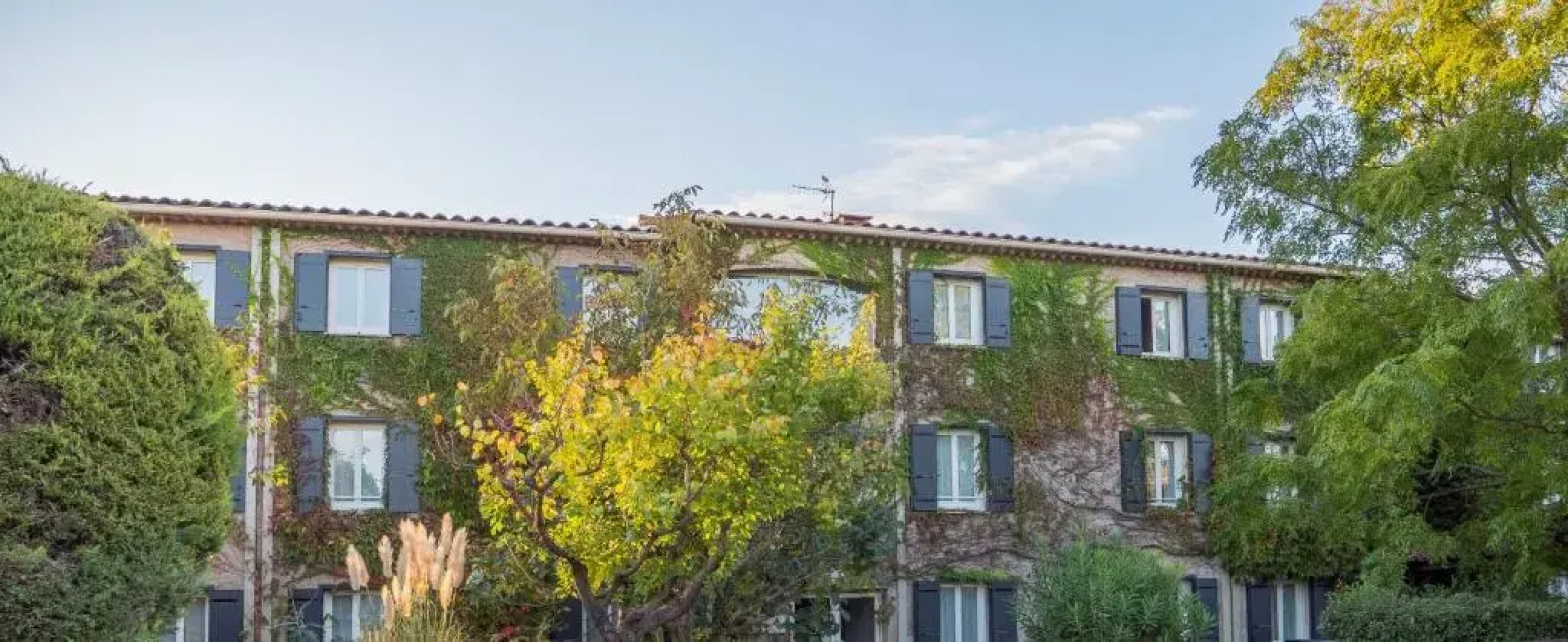 Отель Logis Hôtel Uzès Pont du Gard