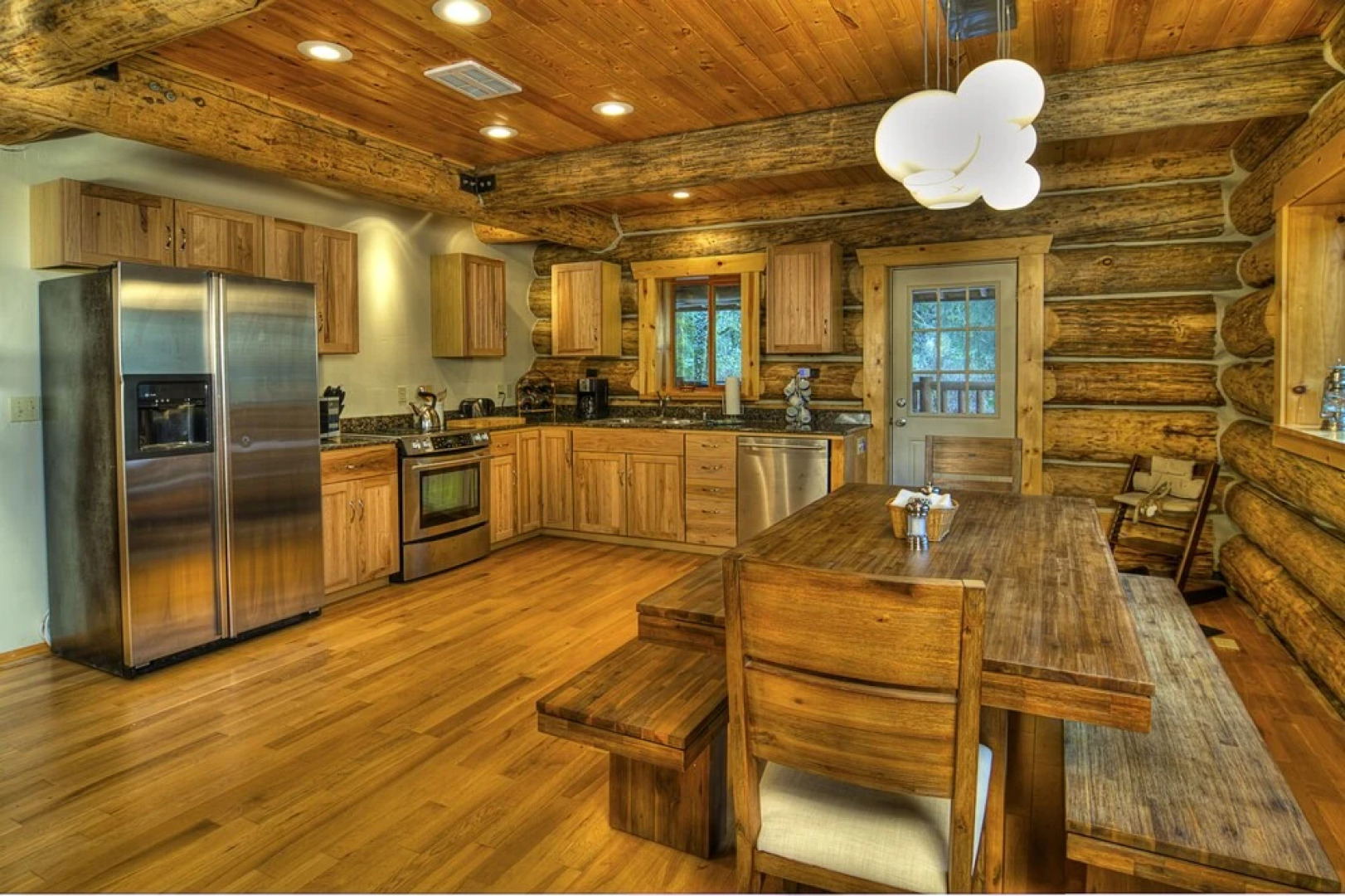 Tall Timbers Lodge - Two Bedroom Cabin with Hot Tub