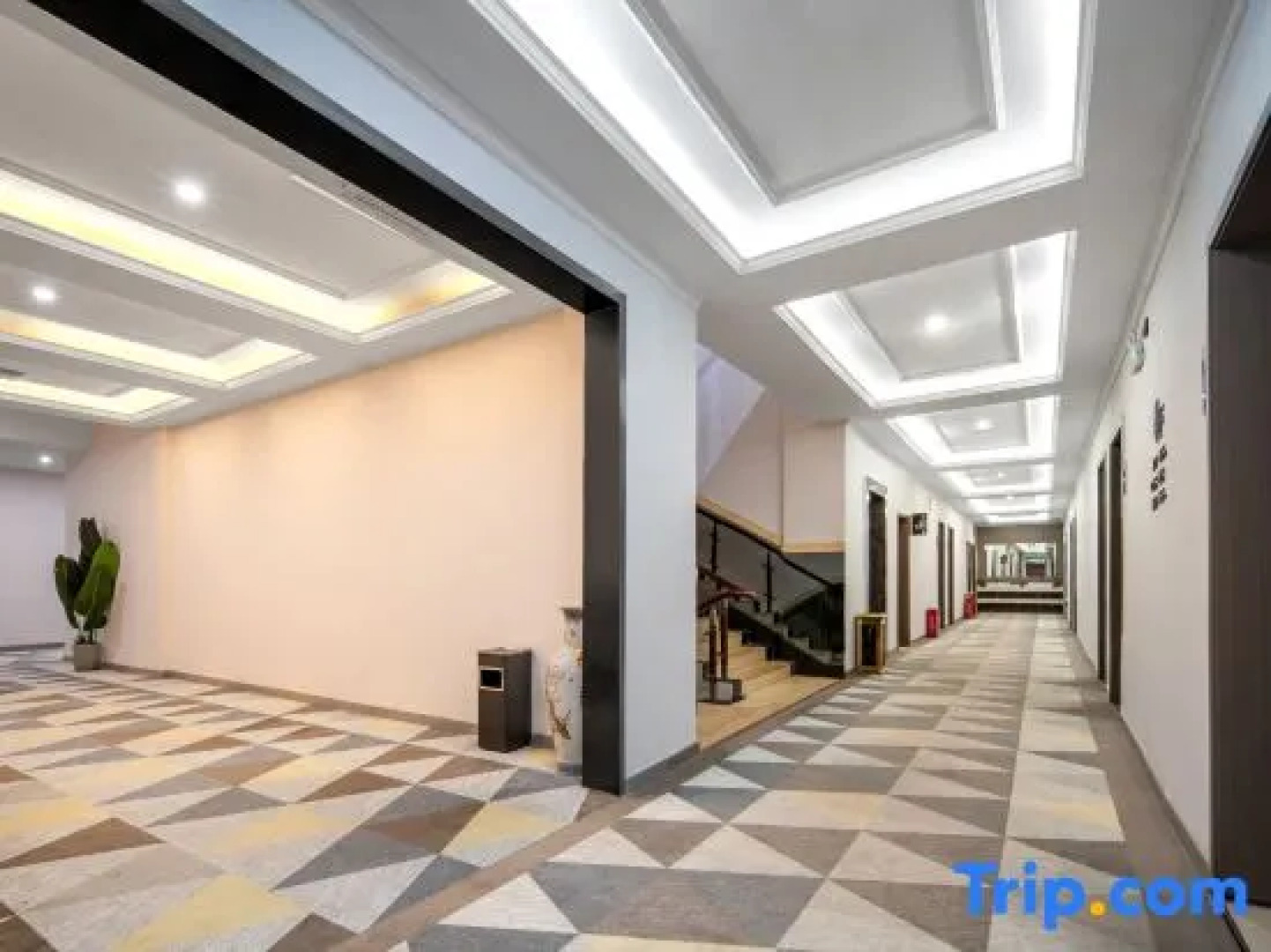 Weihui Xiangbala Hot Spring Business Hoteal