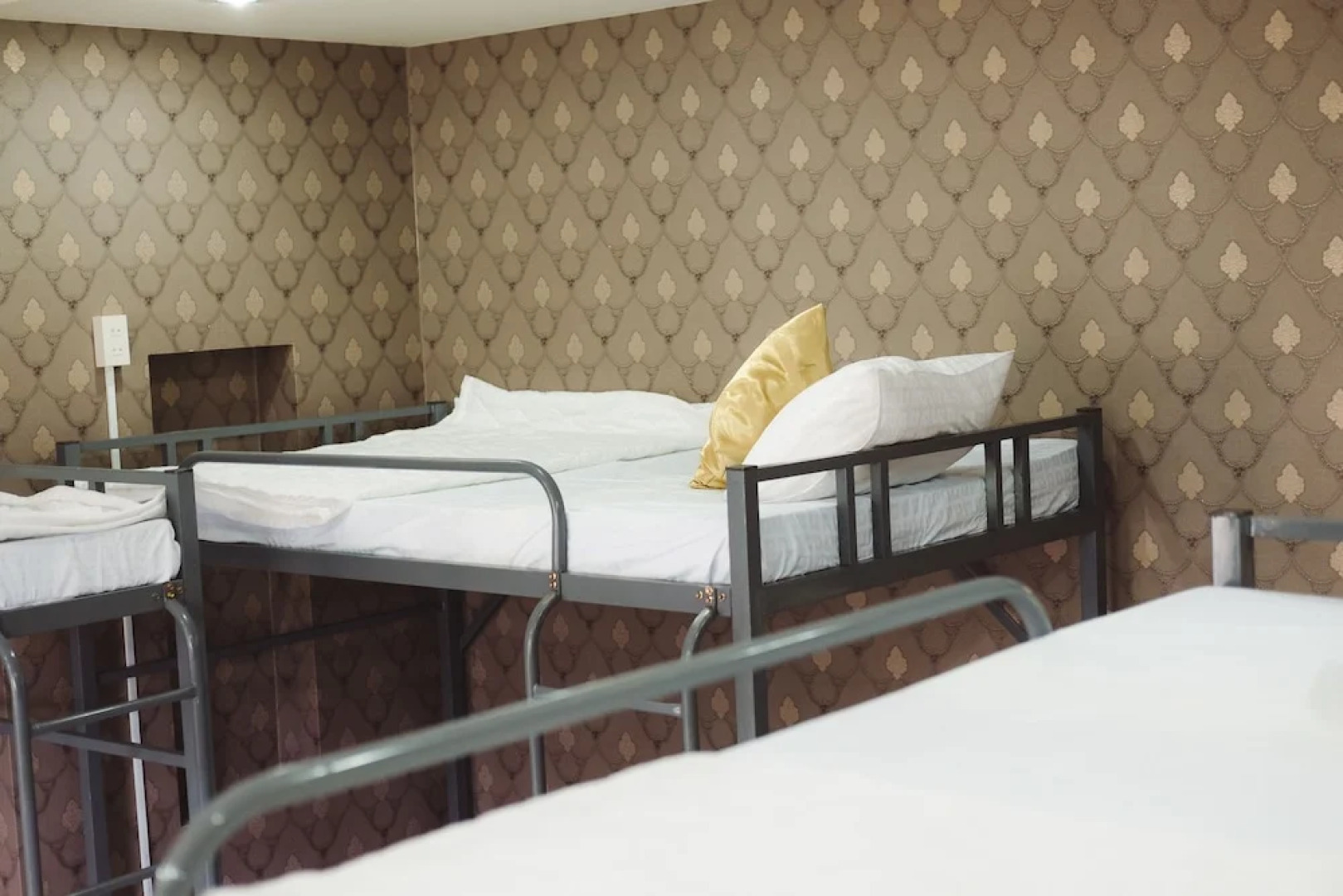 White Hotel - Hostel