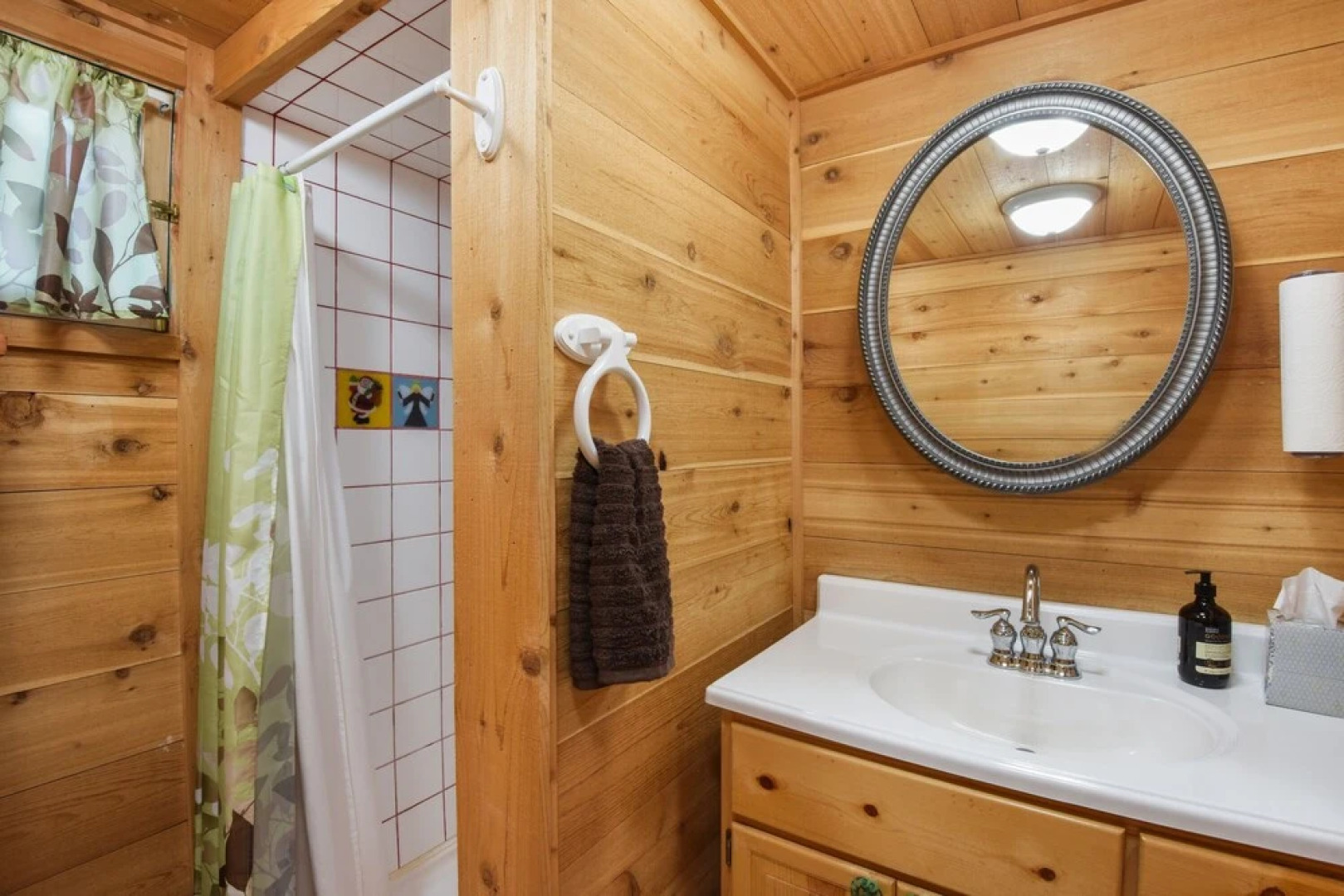 Dancing Cubs Camp - Hot Tub 2 Bedroom Cabin by Redawning