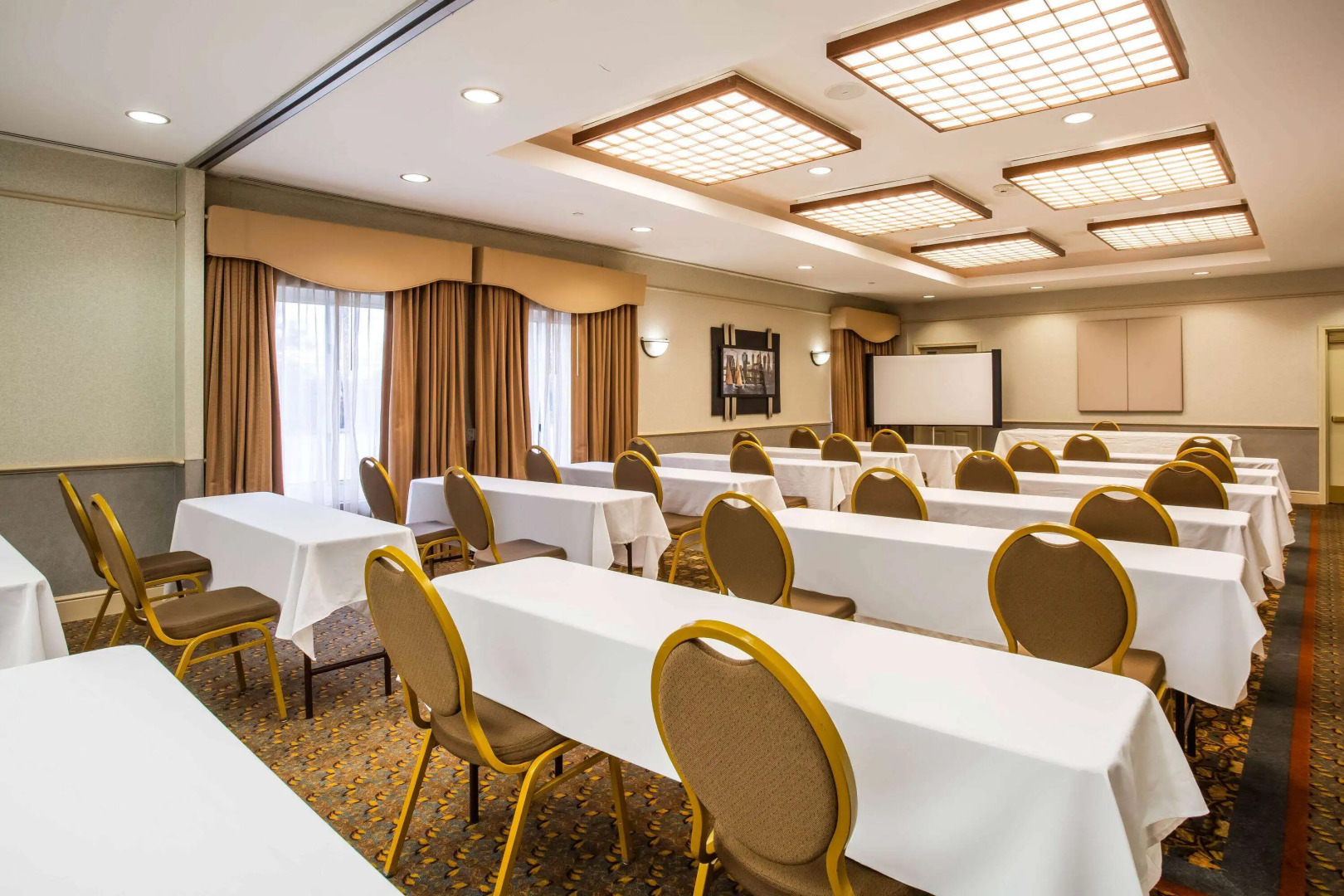 La Quinta Inn & Suites by Wyndham Islip - MacArthur Airport