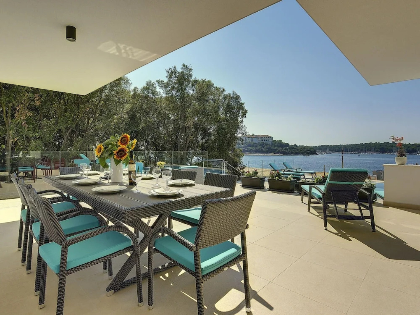 Beautiful Villa by the sea