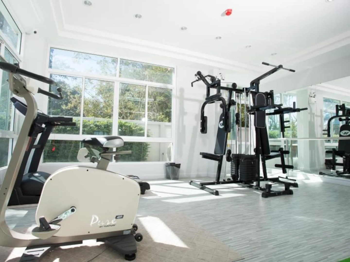 BBG Seaside Luxurious Service Apartment