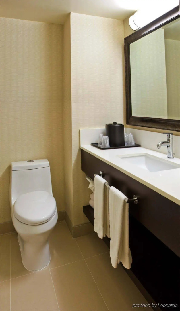 Holiday Inn Vancouver Centre by IHG