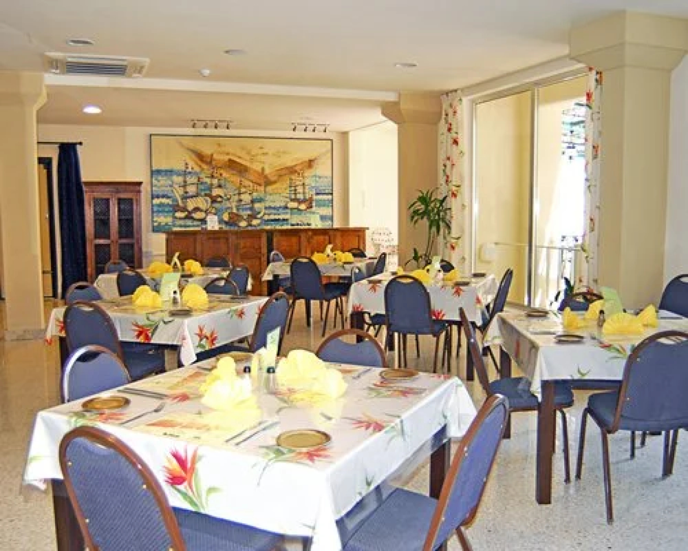 Club Riza, Qawra, Malta