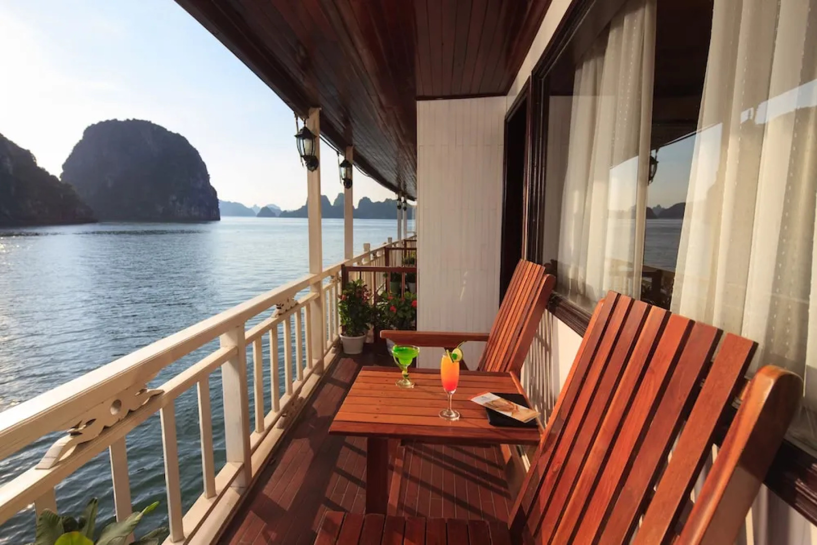 Garden Bay Luxury Cruise