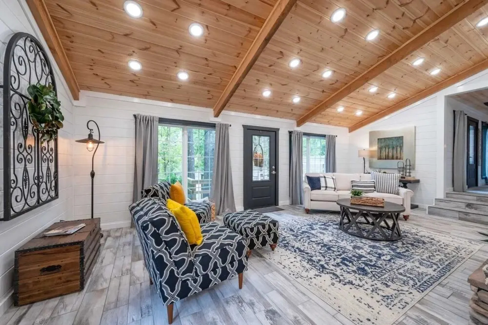 Sugar Hill Newly Remodeled includes Fully Supplied Kitchen and Hot Tub by RedAwning