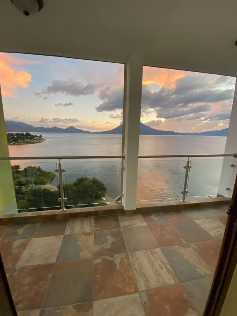 Torres de Atitlan 4 Bdrm-3 Bthrm Full Floor - for 10 people