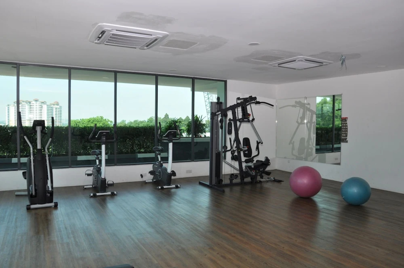 Lawang Suite 2 Bedroom Corner Apartment