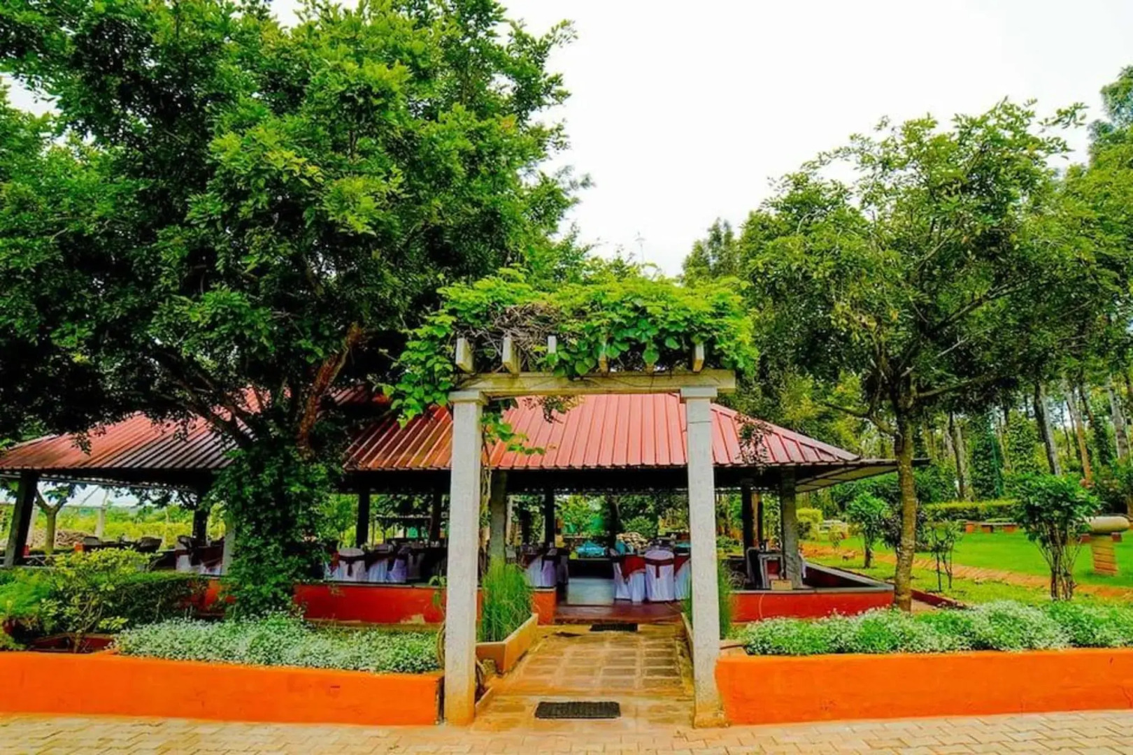 OYO 15708 Sharmada Hidden Nest