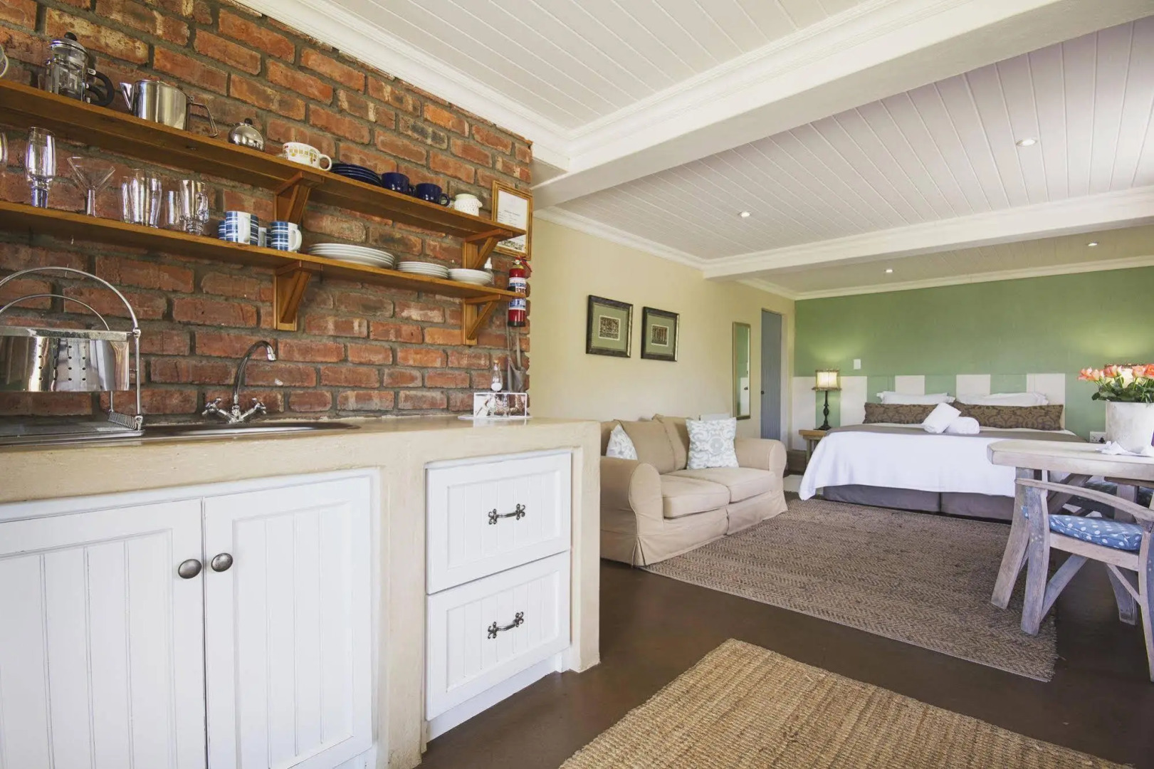 A Hilltop Country Retreat