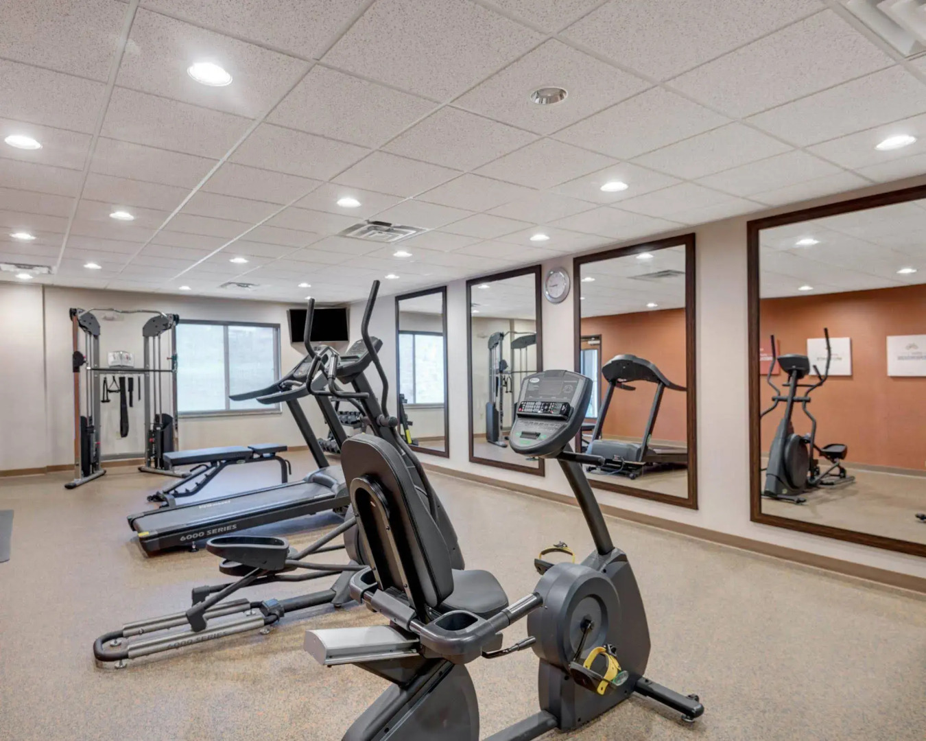 Comfort Suites Bridgeport - Clarksburg