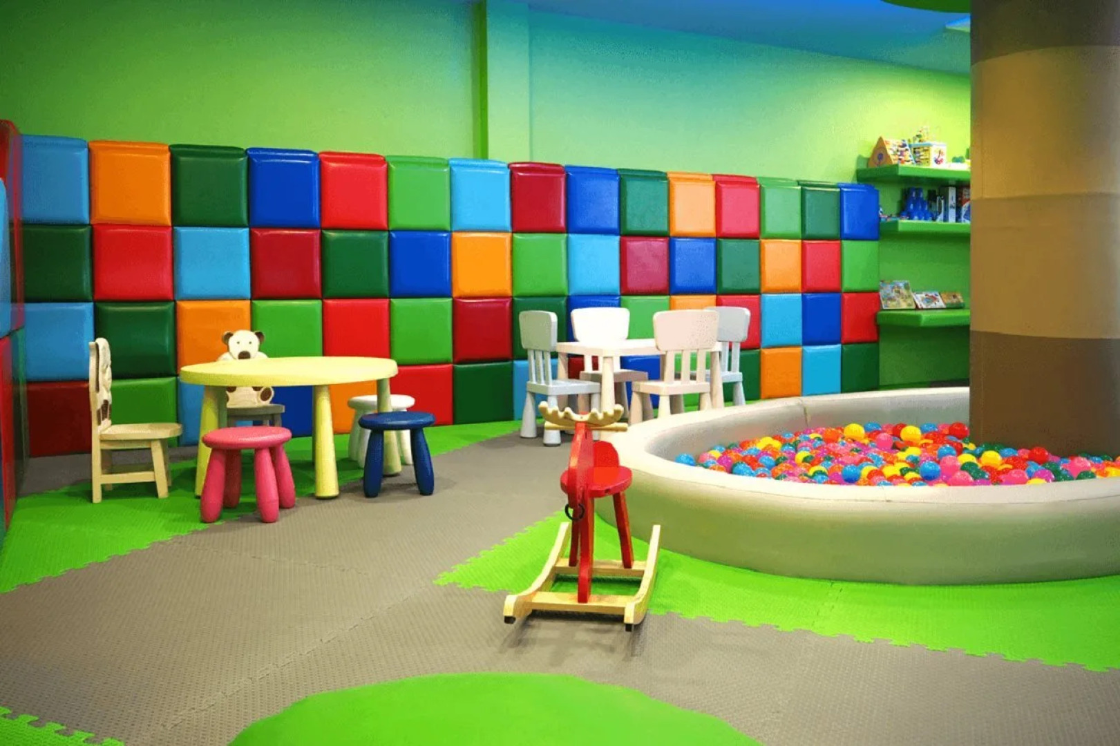 Crest Resort & Pool Villas