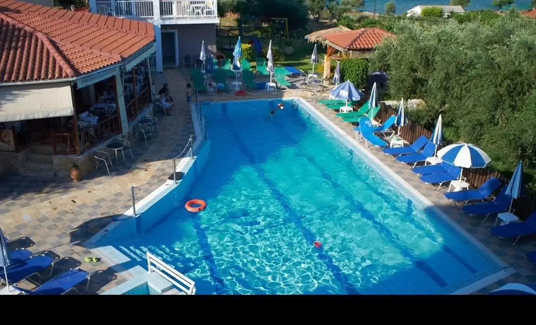 Amoudi Studios Apartments Hotel