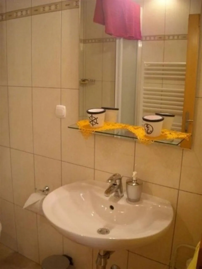 Apartment Lemar - parking and barbecue: A5 YELLOW SKY Bol, Island Brac