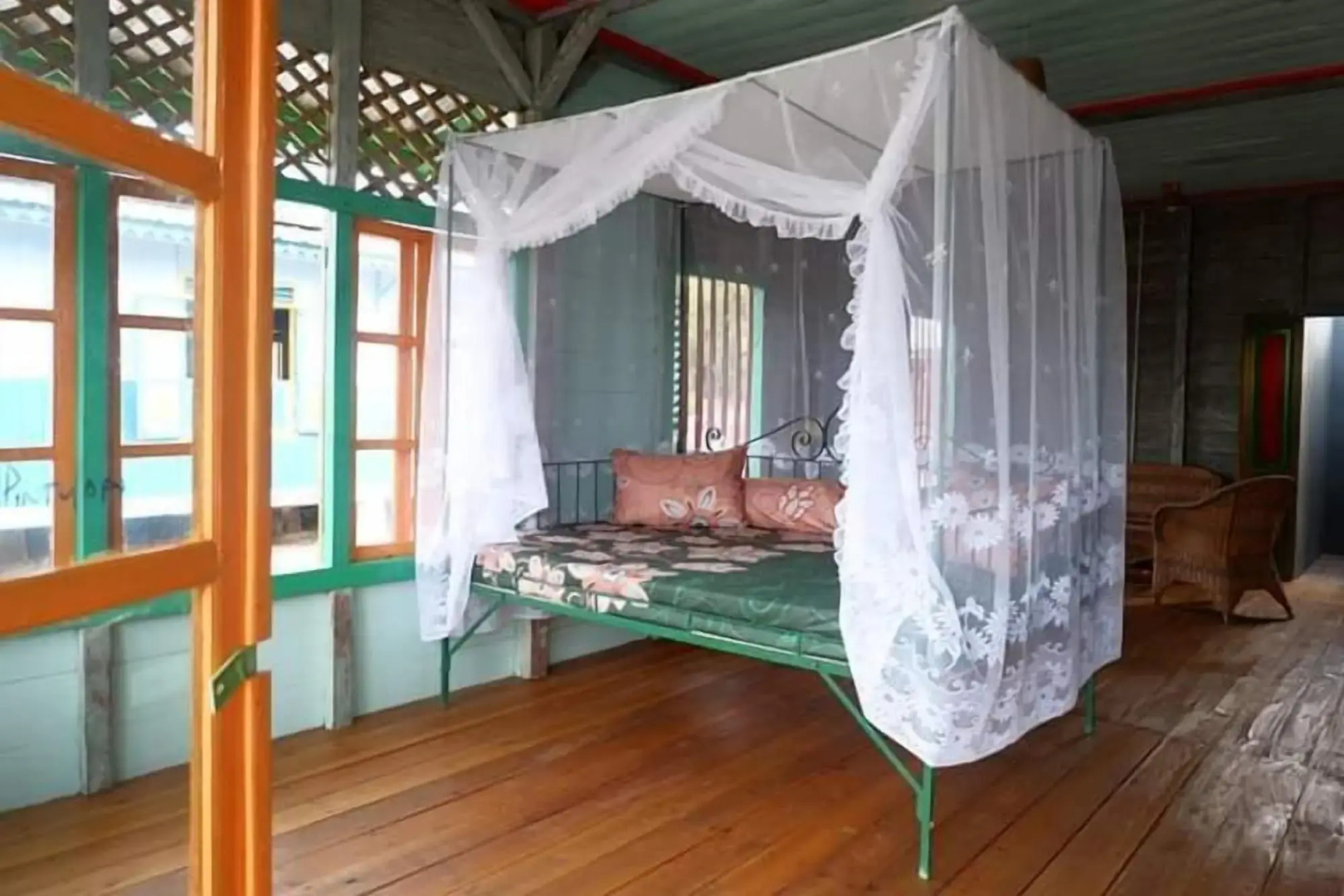 Rock and Wreck Dive Resort