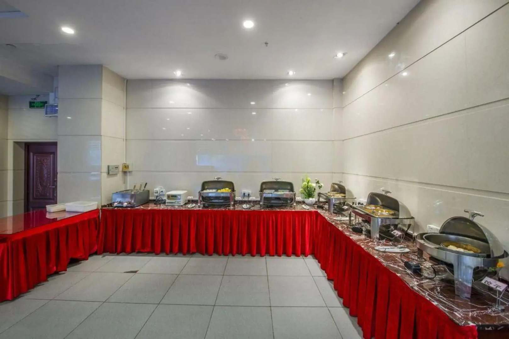 Jinfeng Hotel (Louxing Square Spring Garden Pedestrian Street Store)