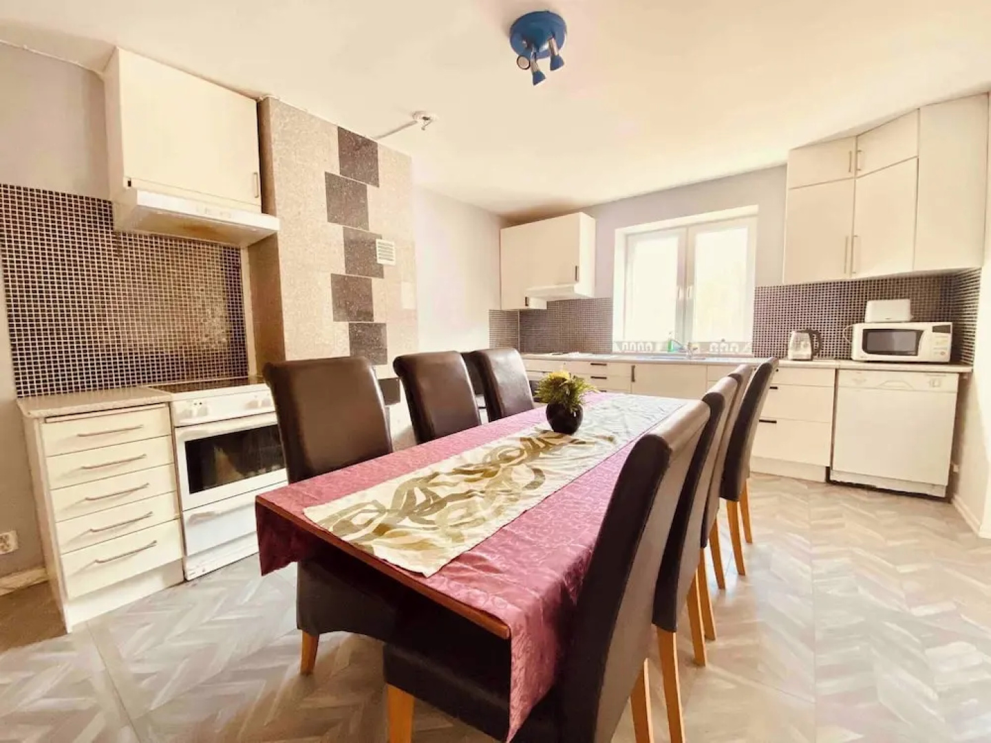 Bjurvik's Villa - Flat 2 - Business Customers Only