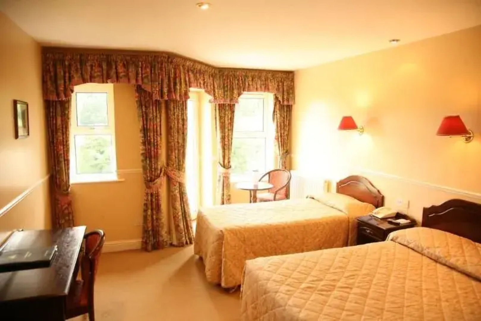 Woodenbridge Hotel & Lodge