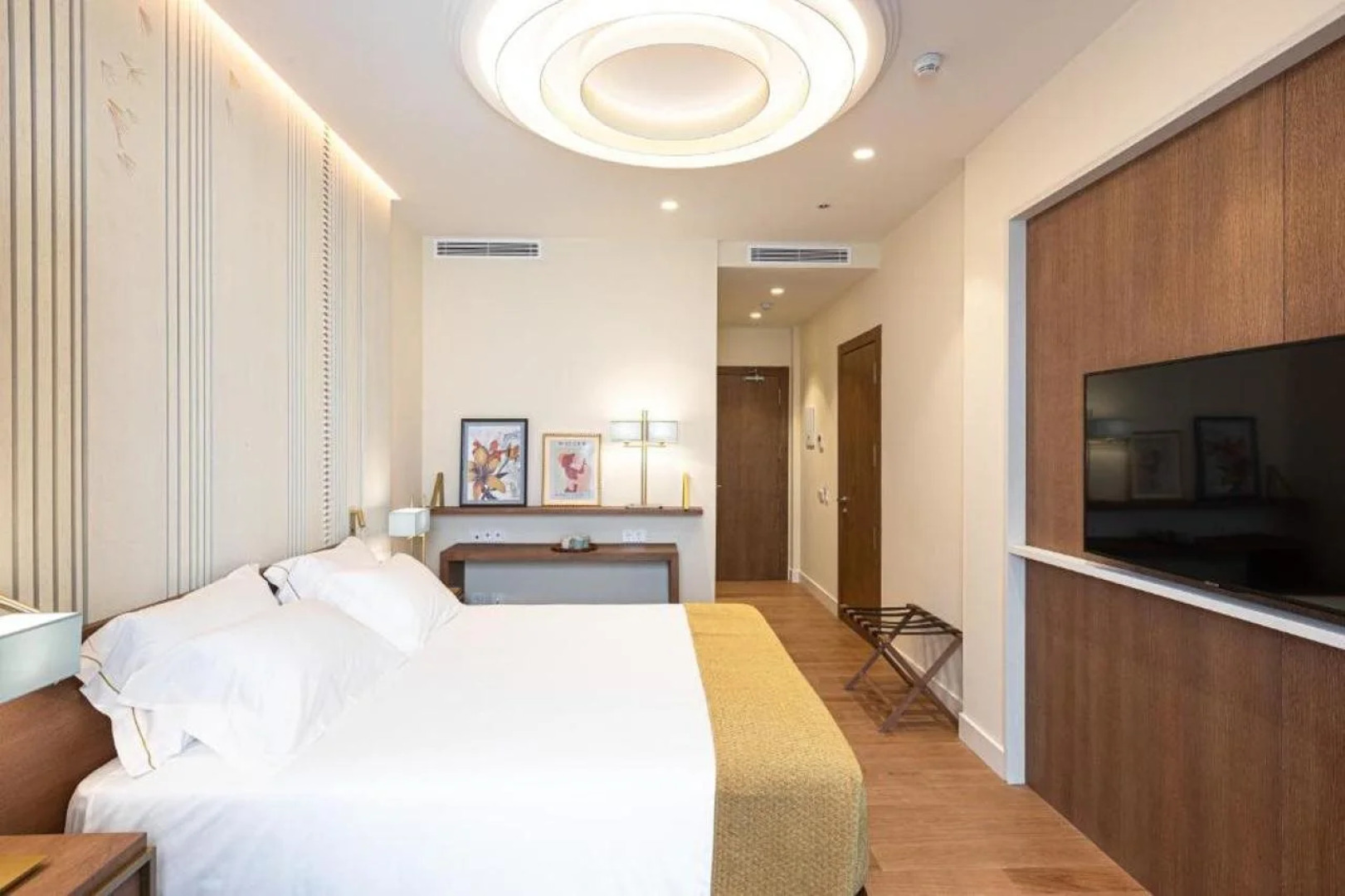 Отель Silken El Pilar Andalucia