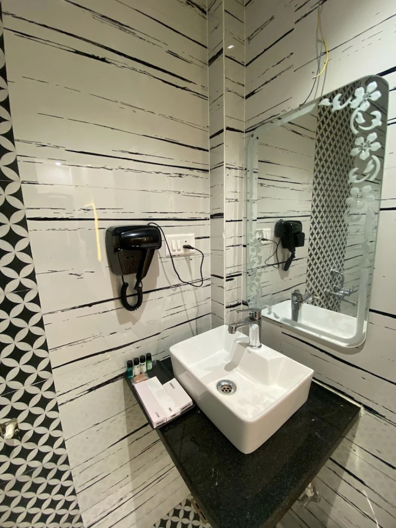 Hotel Gulmohar Plaza By Auroville Ent