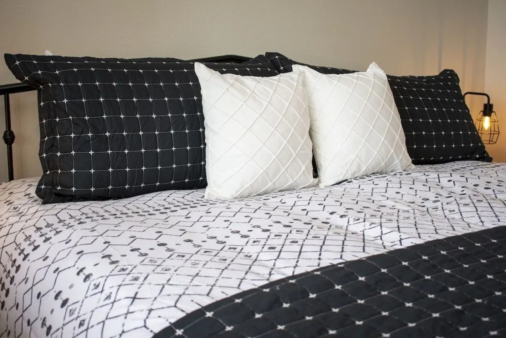 Moose Ridge Cabin 5 Bedroom Cabin by RedAwning