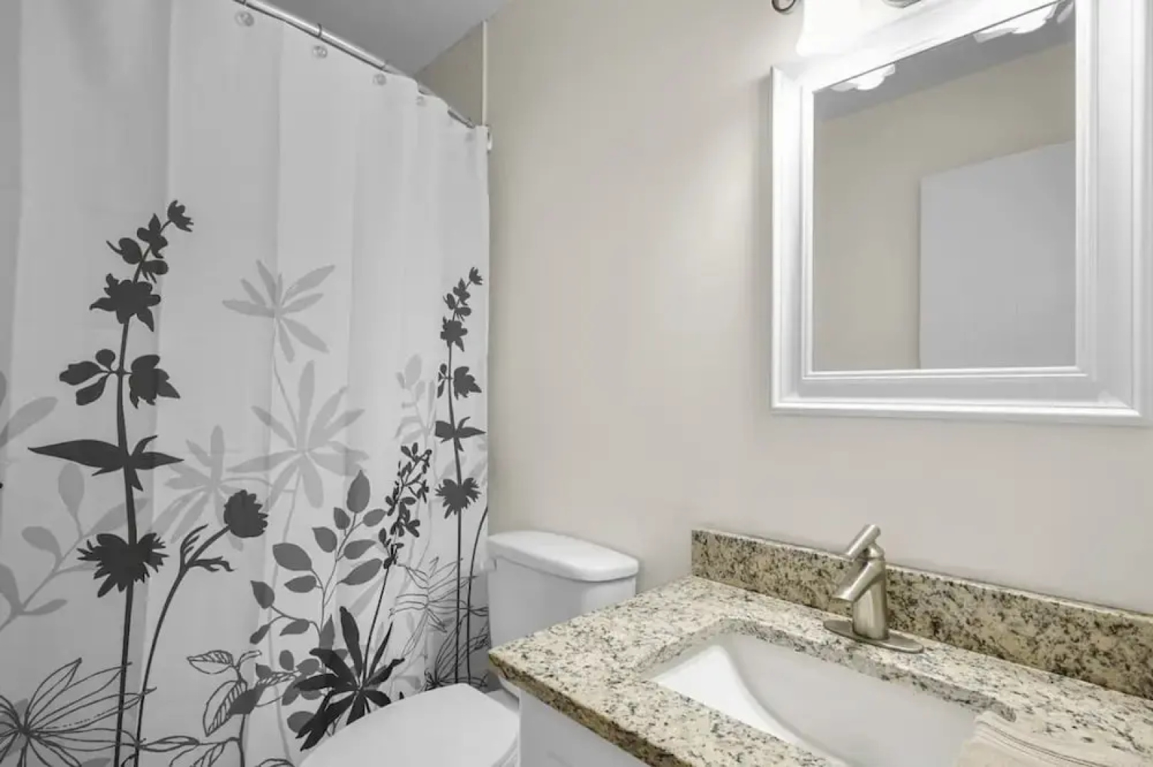 Newly Renovated 3BR in Whitby Family-friendly